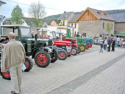 Traktoren in Westum