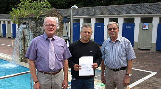 Vertragspartner Hans Joachim Weiß (Kurbad GmbH), Pächter Frank Riffel und Kontrollleiter Bernhard Knorr. Vertragspartner Hans Joachim Weiß (Kurbad GmbH), Pächter Frank Riffel und Kontrollleiter Bernhard Knorr.