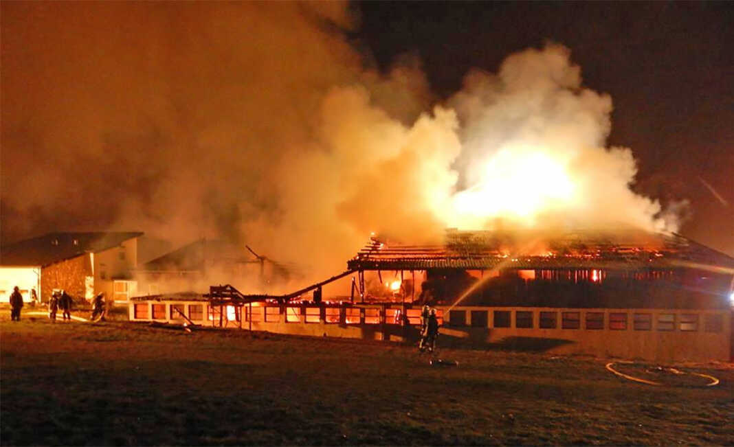 Großbrand Adenau Reiterhof steht in Flammen