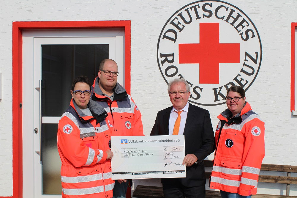 DRK Sinzig freut sich über 500 Euro von der Volksbank Koblenz Mittelrhein für neues Beatmungsgerät