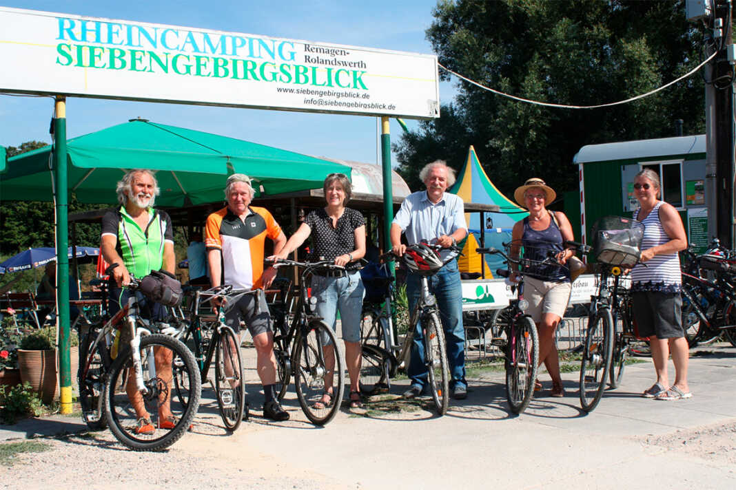 Grüne-Ratsmitglieder besuchen Rolandswerther Campingplatz