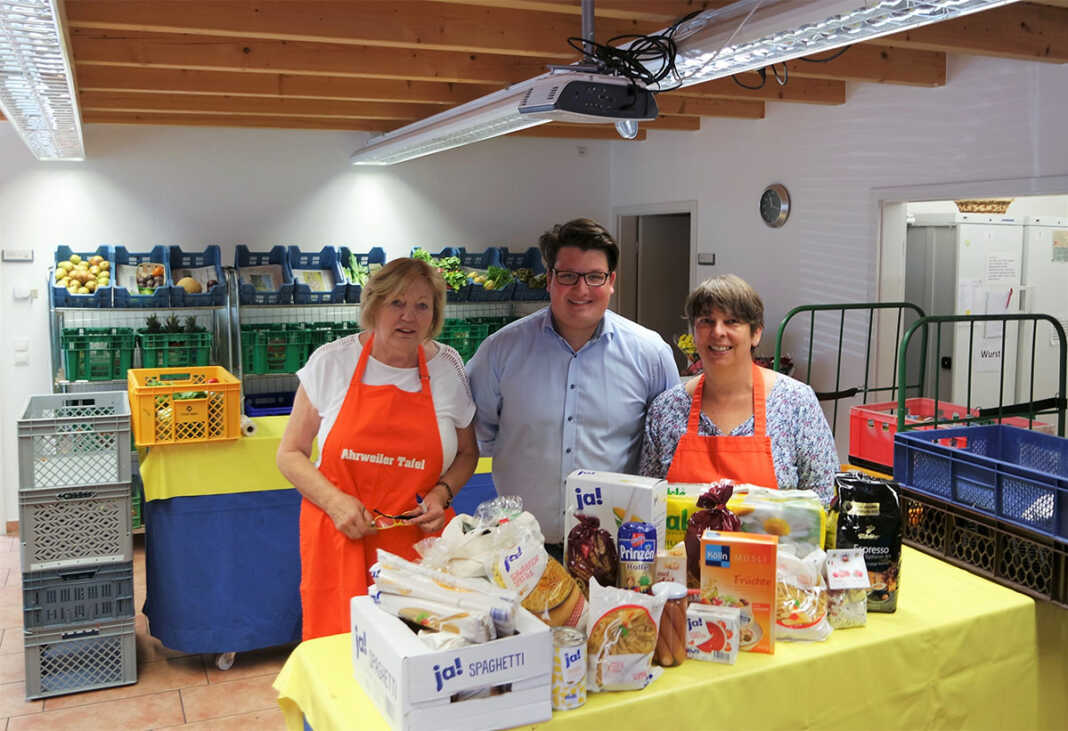 Rotaract Club Ahrtal spendet „Tafel Ahrweiler“ Lebensmittel