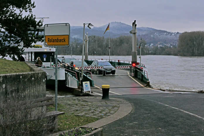 Fähre Rolandseck
