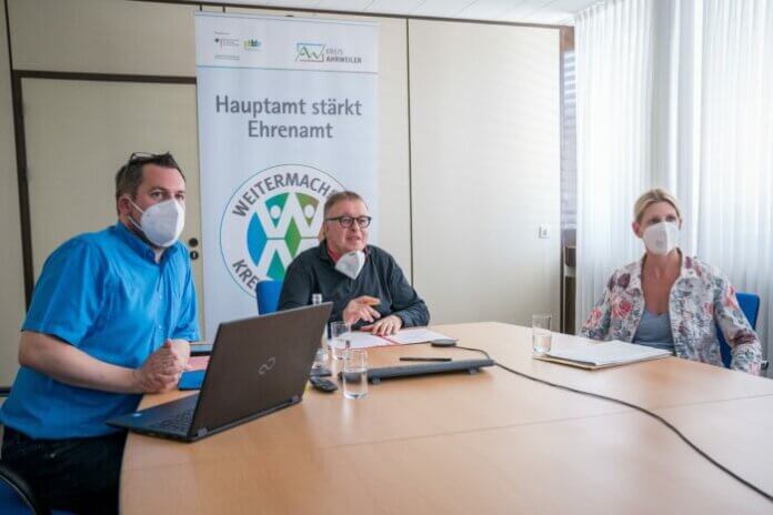 Landrat Dr. Jürgen Pföhler und Mario Stratmann und Michaela Wolff