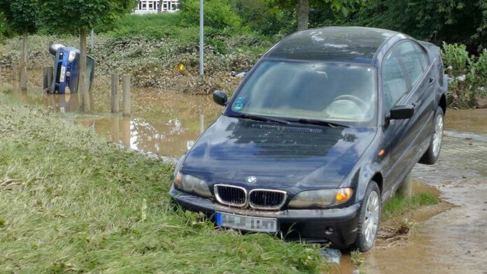 Hochwasser Autos