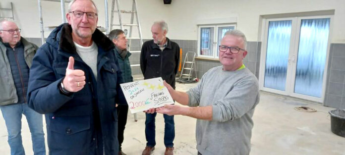 Spendenübergabe im Vereinsheim