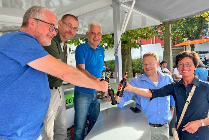 v.l.n.r. Henry Klar, Markus Isenhöfer, Peter Krupp und Franz Hermann Deres und Petra Schneider