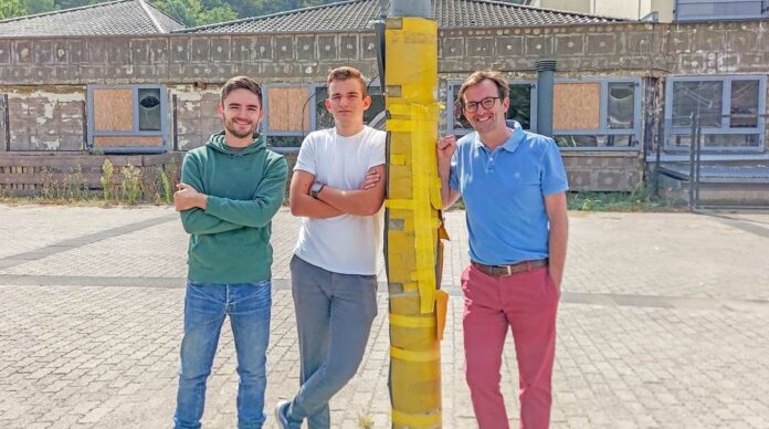 Nick Falkner und Julius Knieps von der JU gemeinsam mit dem CDU-Fraktionsvorsitzenden Michael Korden.