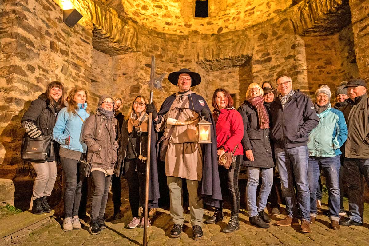 Die beliebten Nachtwächterführungen bietet der Ahrtal-Tourismus im Advent an. Foto: Dominik Ketz
