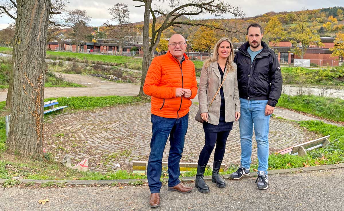 Vor Ort am Schulzentrum Bachem waren die CDU-Kreistagsmitglieder Michael Schneider, Natalie Baum und Marcel Werner (v.l.r.)