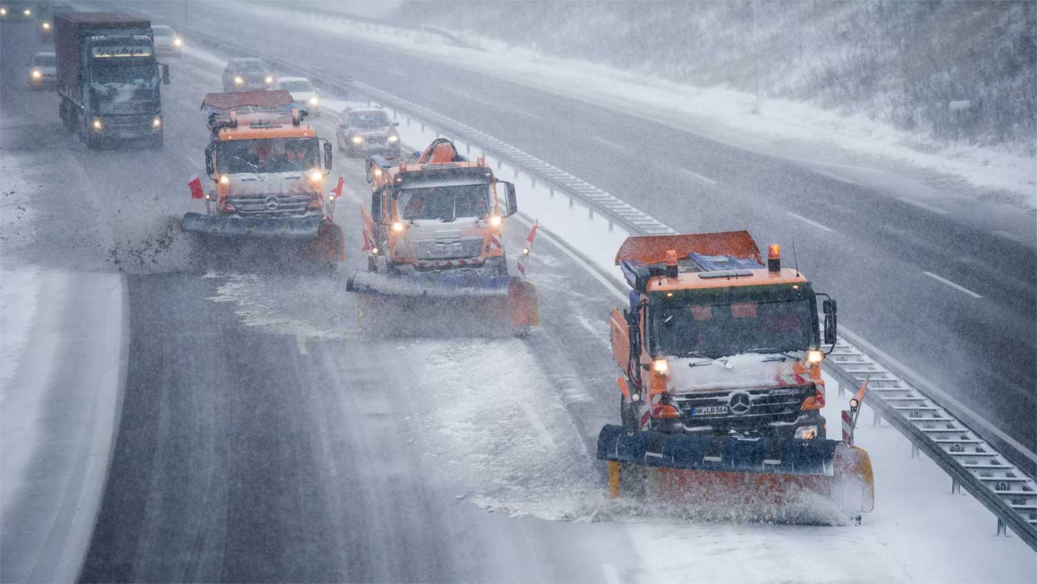 Schneepflüge am LKW