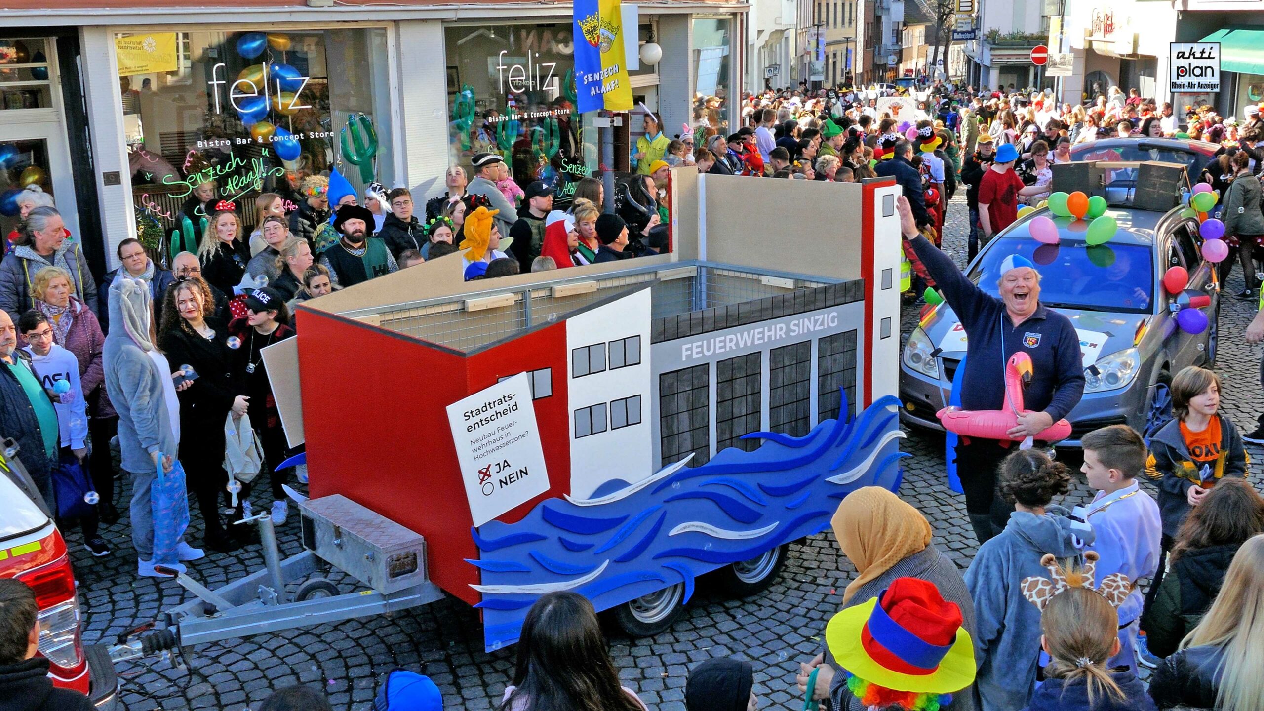 Wagen mit dem in den Fluten versinkenden Feuerwehrgerätehaus