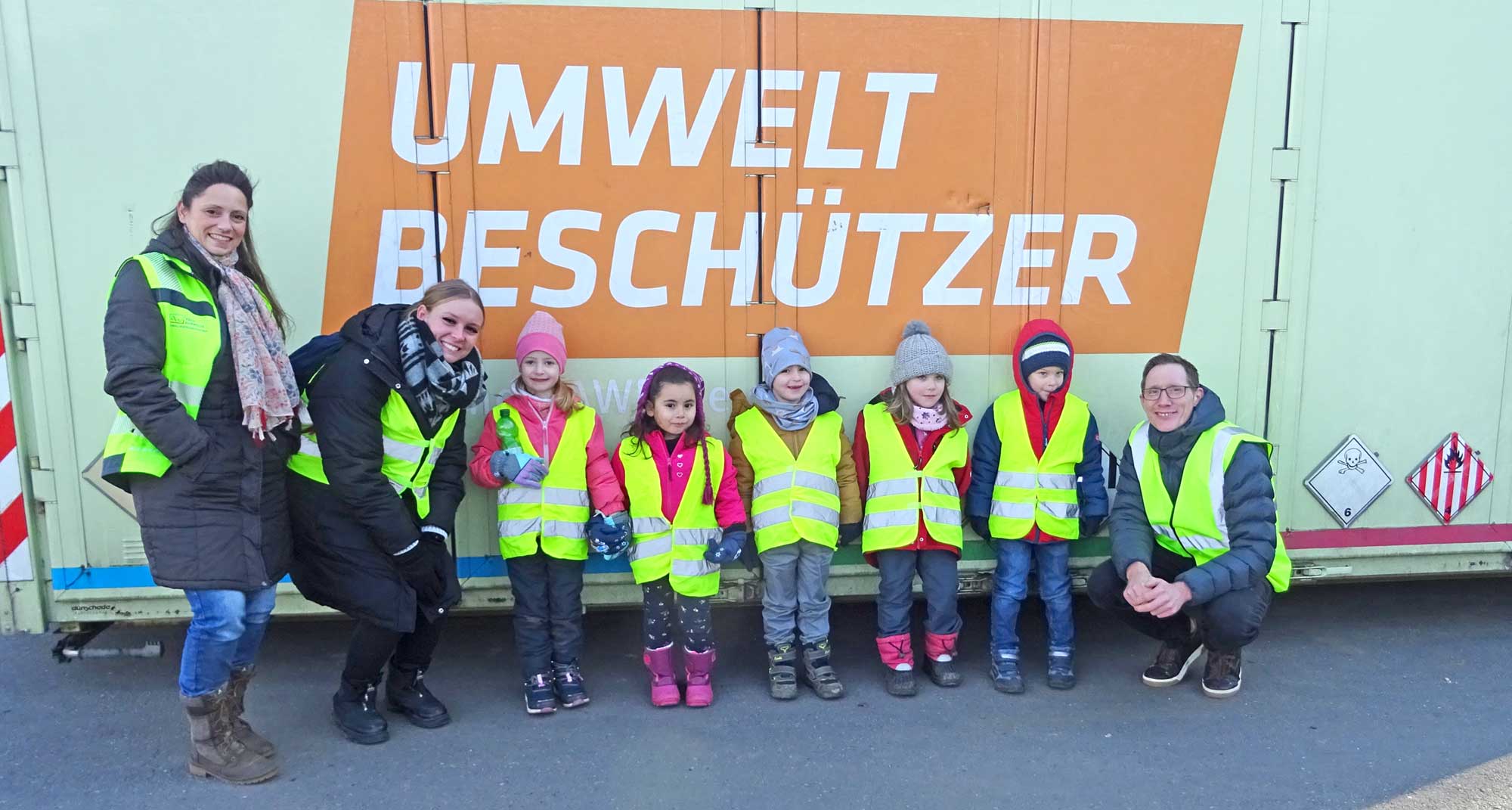 Das sind unsere „Umweltbeschützer“. Durch unser Projekt lernten wir, dass es wichtig ist Müll zu vermeiden und diesen richtig zu entsorgen. Foto: Frau Laura Weiß