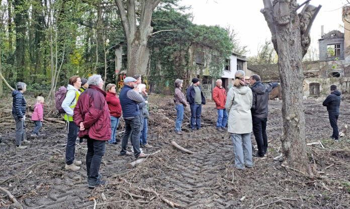 Erweitertes BUND-Regionalgruppentreffen mit Gästen zum Austausch rund um die mögliche Zukunft der Waldburg. Foto: Stefani Jürries