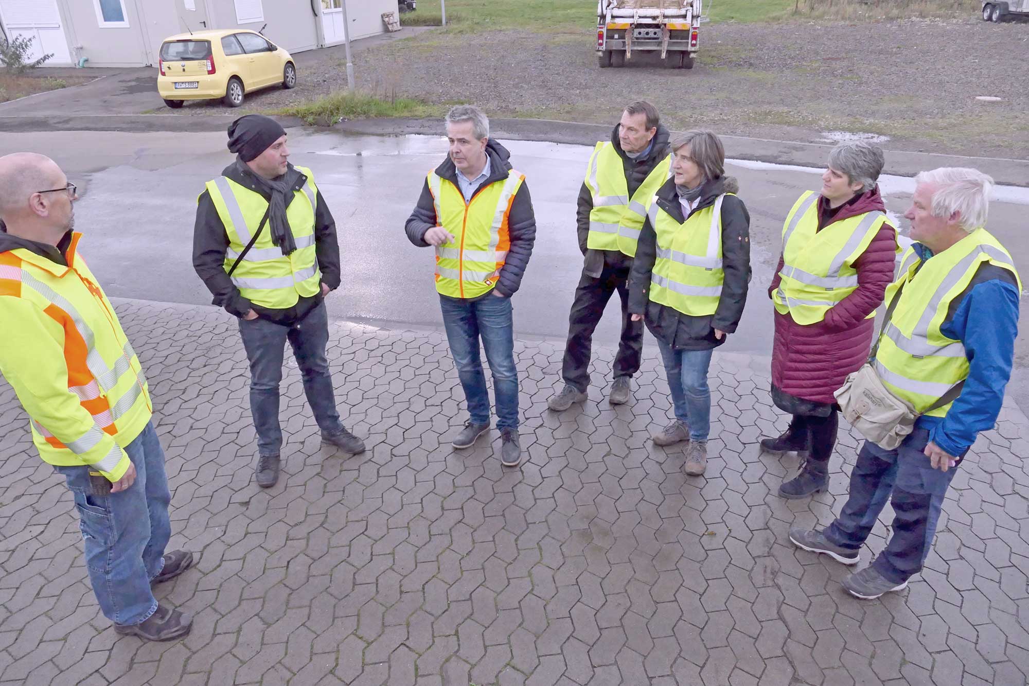 Remagener Grünen-Stadtratsmitglieder an der Kläranlage