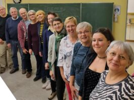 Die Theatergruppe “Kleine Bühne“hat sich verstärkt (v.l.n.r.: Rudolf Kirwald, Paolo Wendeler, Walther Heling, Bettina Kurscheid, Martina Bouhs, Cecylia Darda, Elfi Rüd, Hannelore Busch, Jutta Flink, Gabi Bodammer und Olga Steinke). Auf dem Foto fehlt die theaterpädagogische Leiterin Stephanie Neumann, die hier als Fotografin fungierte.