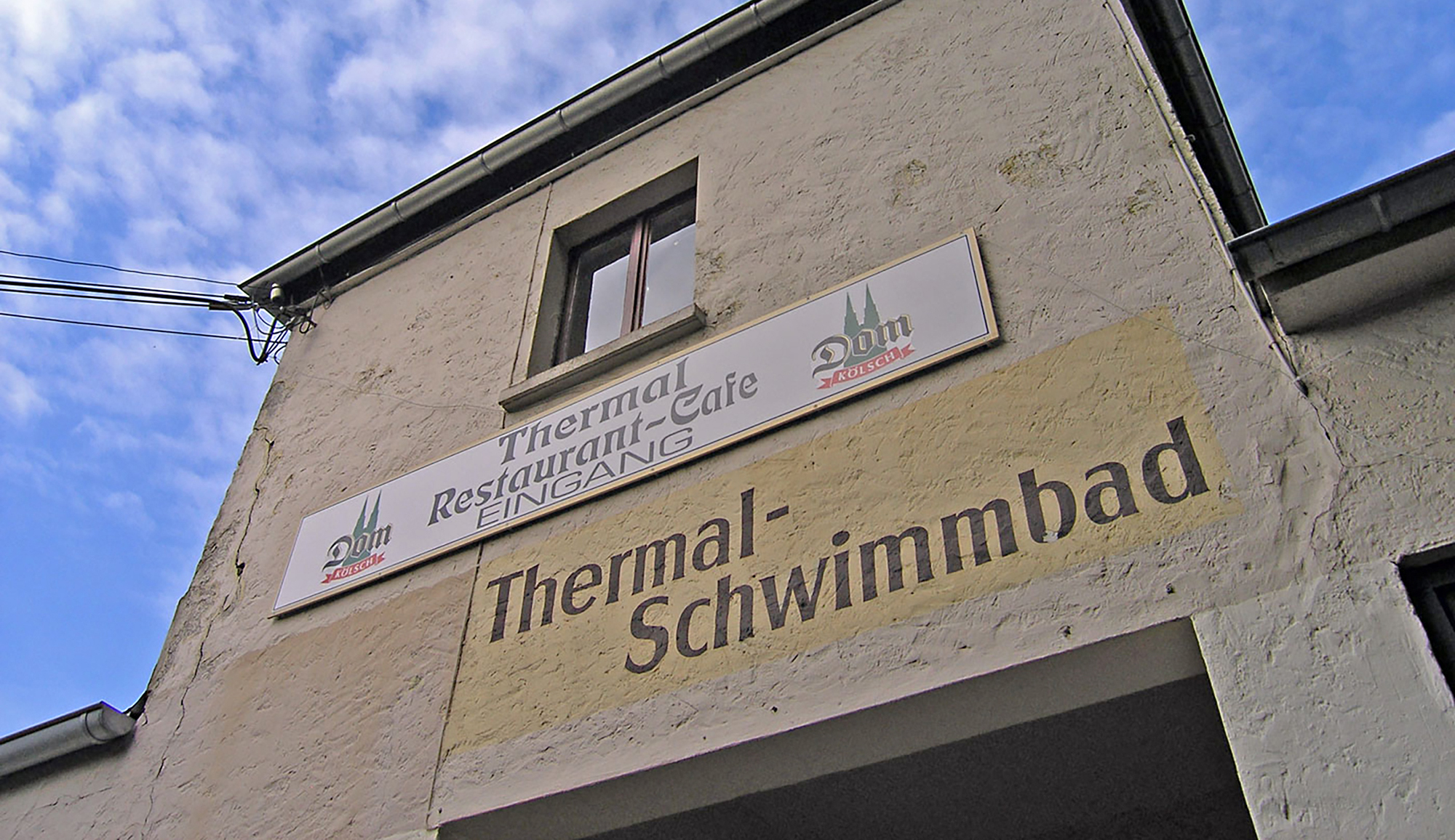 Das Eingangsgebäude des Thermal-Schwimmbads in Bad Bodendorf Foto: Anton Simons