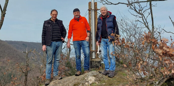 Brohler Kulturverein erneuert Fahnenmast