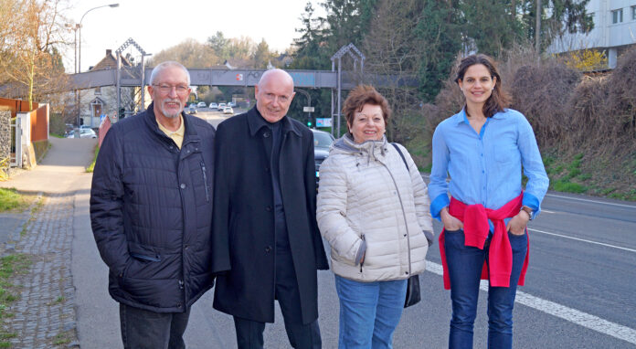 Die Ratsvertreter der FDP aus Remagen und Bad Breisig sind sich einig: Angesichts von Dauerstaus und niedrigen Unfallzahlen ist ein kommunaler Blitzer Geldverschwendung (v.l.): Dirk Herminghaus, Ulrich van Bebber, Doris Herminghaus und Christina Steinhausen.