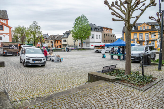 Wochenmarkt auf dem Kirchplatz