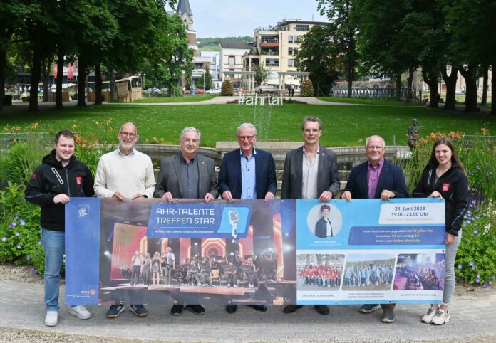 Freuen sich auf viele junge Teilnehmer bei den Schüler-Events: Dominik Kremer (Marketing GmbH), Jürgen Preuß, Dr. Dietrich Holz (beide Rotary), Bürgermeister Guido Orthen, Dr. Josef Spanier, Achim Fischer (beide Rotary) und Carola Welsch (Marketing GmbH). @Hans-Jürgen Vollrath