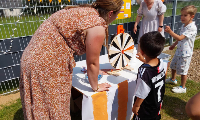 Auch ein Glücksrad hatten sich die Kinder für ihr Sommerfest im Abenteuerland gewünscht. Foto: Stadtverwaltung Sinzig