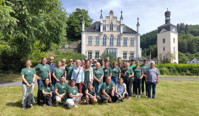 Auf Einladung der Stiftungsbotschafter, das Fürstenpaar zu Sayn-Wittgenstein-Sayn, besuchten wir das Schloss Sayn sowie den Garten der Schmetterlinge. Wir freuen uns sehr darüber, dass das Fürstenpaar unsere Stiftungsarbeit wertschätzt und nach wie vor unterstützt.