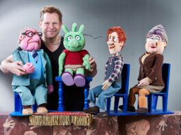 Andreas Blaschke mit seinen hochwertigen Puppen, die beim Puppentheater „Hilfe die Olchis kommen“ in der Kleinen Bühne im Kurpark Bad Neuenahr-Ahrweiler zum Einsatz kommen. ©Figurentheater Köln Andreas Blaschke