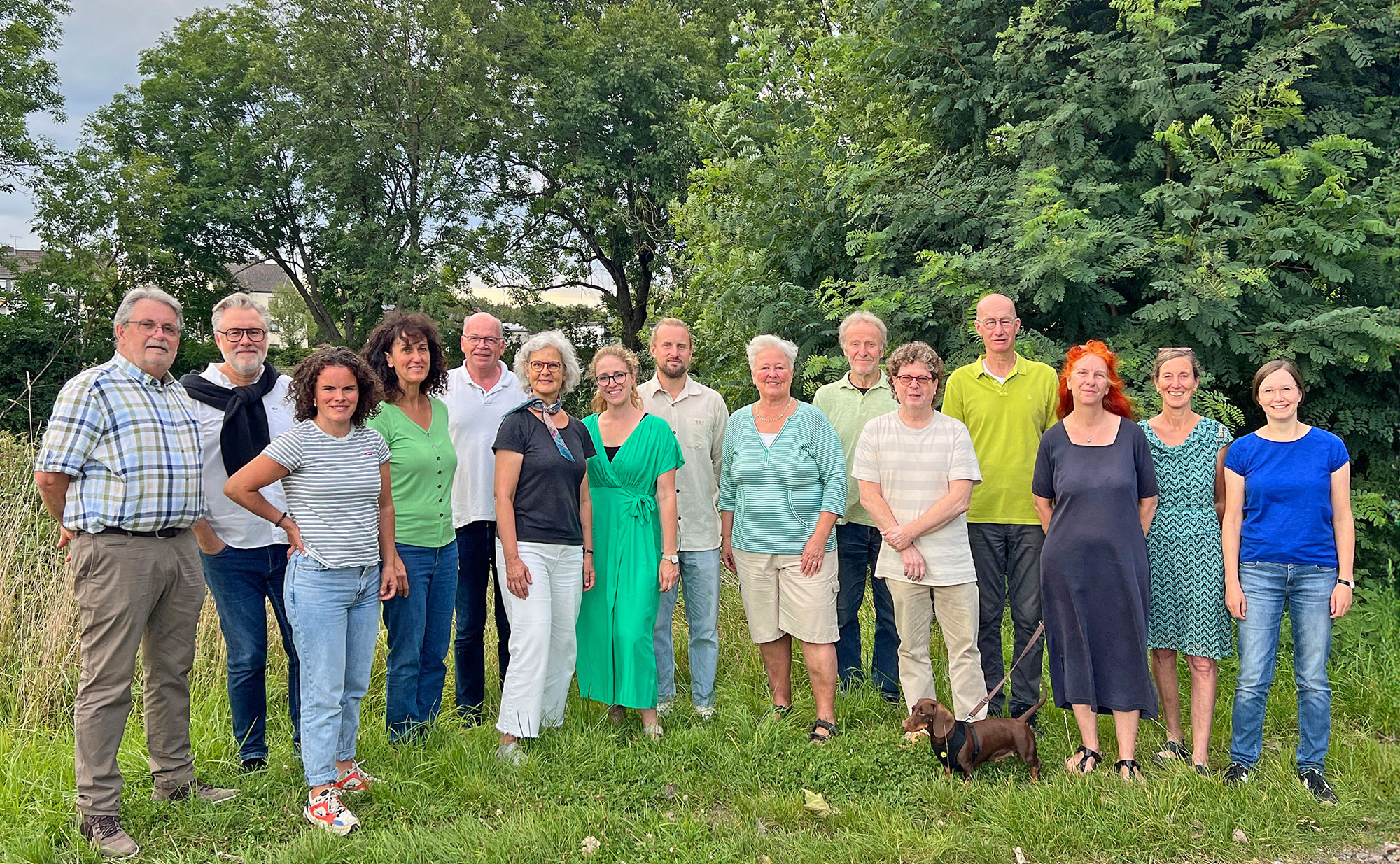 v.l.n.r: Claus-Jürgen Wilmers, Ralf Urban, Lisa Rothfeld, Dr. Jasmin Sani, Hardy Rehmann, Ruth Pütz, Phyllis Kohnen, Oliver Andres, Claudia Thelen, Klaus Hahn, Holger Schomer, Alois Frische, Dr. Natalie Wendisch, Karin Dörfler und Karin Niesen. Es fehlen: Günter Fischer, Kim Michelt und Martin Weber. Foto: Hardy Rehmann