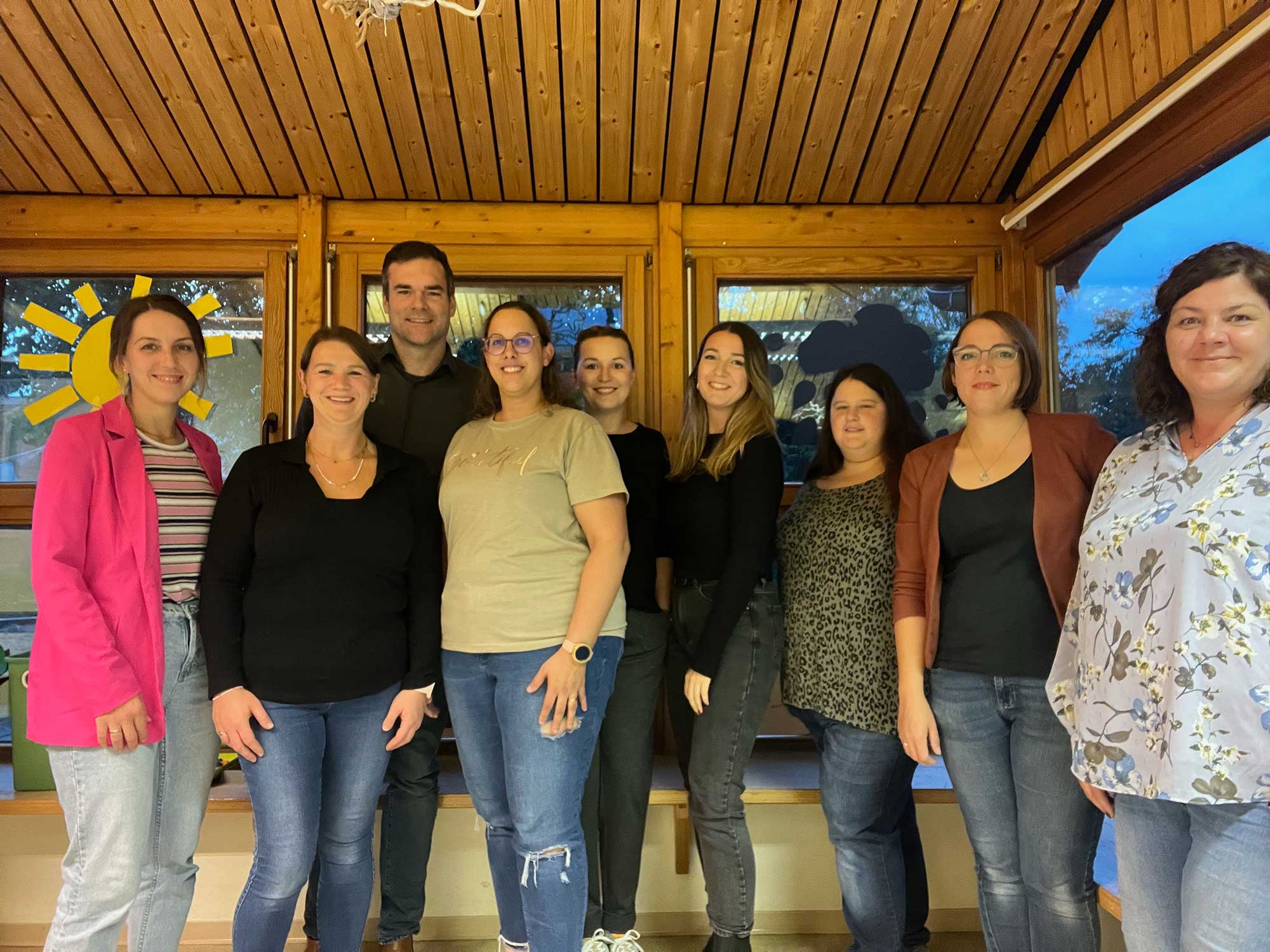 Charline Poller (stellv. Kitaleitung), Irena Denn, Onno Reinders, Nadine da Cunha, Jasmin Ohlf, Mehri Jumaniyazova, Antonia Koll, Dr. Katharina Köhn (Zweite Vorsitzende), Alice Kröll (Kita Leitung) (v.l.) Es fehlen Josephine Wilke (Erste Vorsitzende), Daniela Schumann (Schriftführerin) Foto: Stadtverwaltung Sinzig  