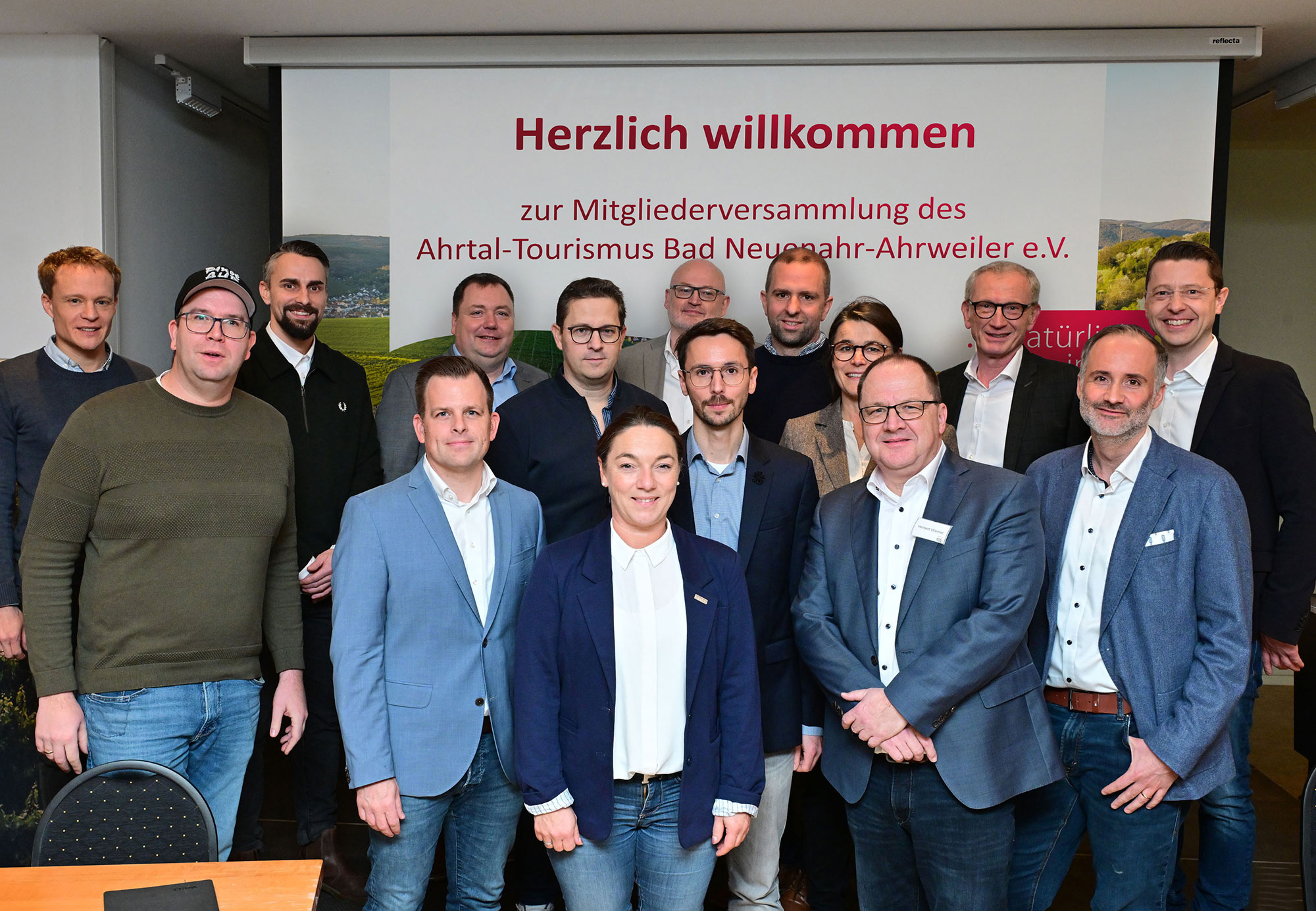 Der Vorstand des Ahrtal Tourismus mit Referenten: Sebastian Rischen, Peter Kriechel, Sebastian Sonntag, Martin Schell, Markus Göbel, Patrick Küpper, Melanie Wilke, Andreas Lambeck, Björn Becker, Sebastian Kniel, Ute Körtgen, Herbert Wiemer, Guido Orthen, Christian Lindner, Christian Senk (v.l.) Foto: ©Martin Gausmann