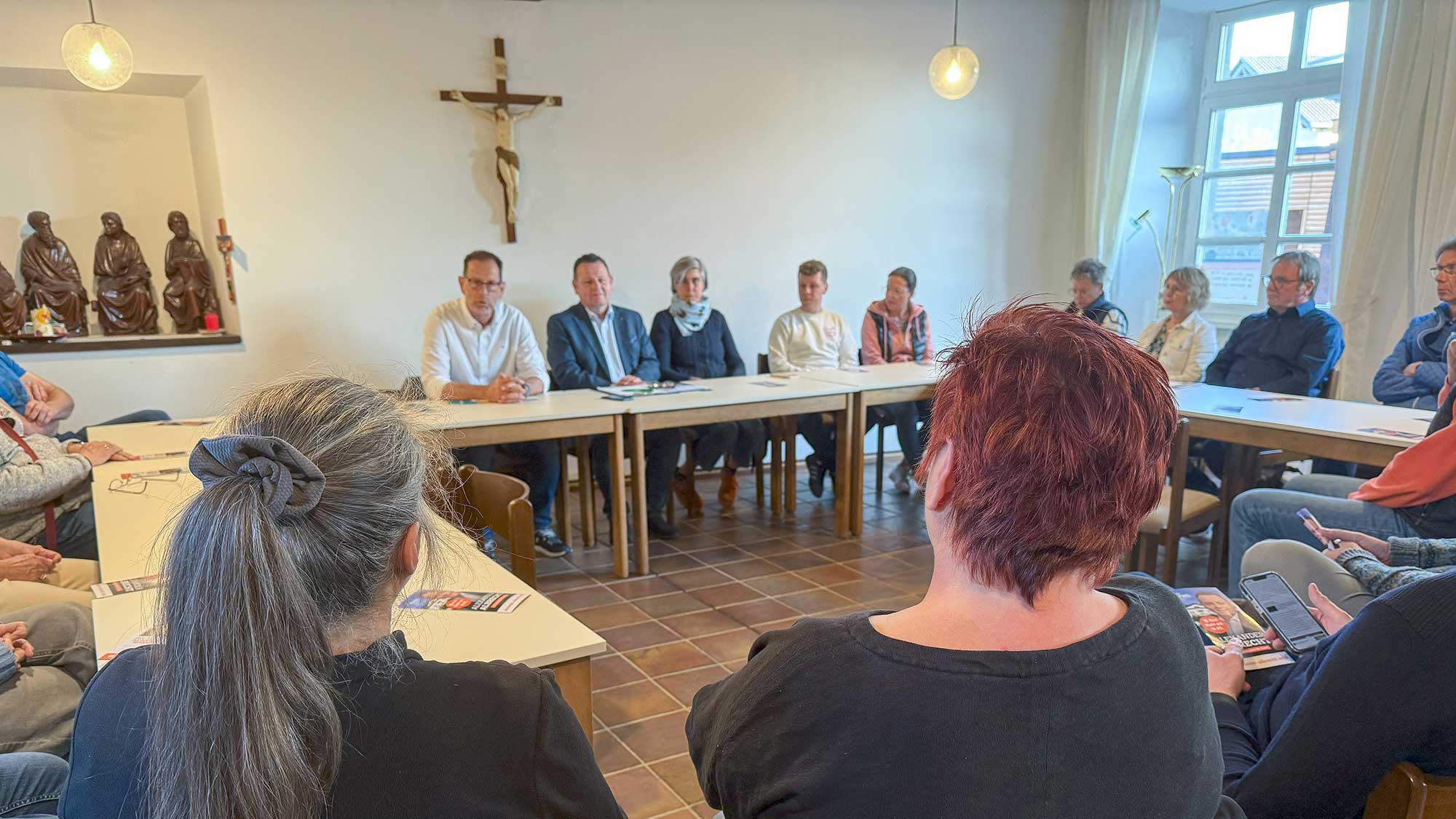 Deutliche Kritik am derzeitigen Service der Stadtverwaltung gab es bei der Dialogveranstaltung des Bürgermeisterkandidaten Alexander Albrecht in Bad Bodendorf