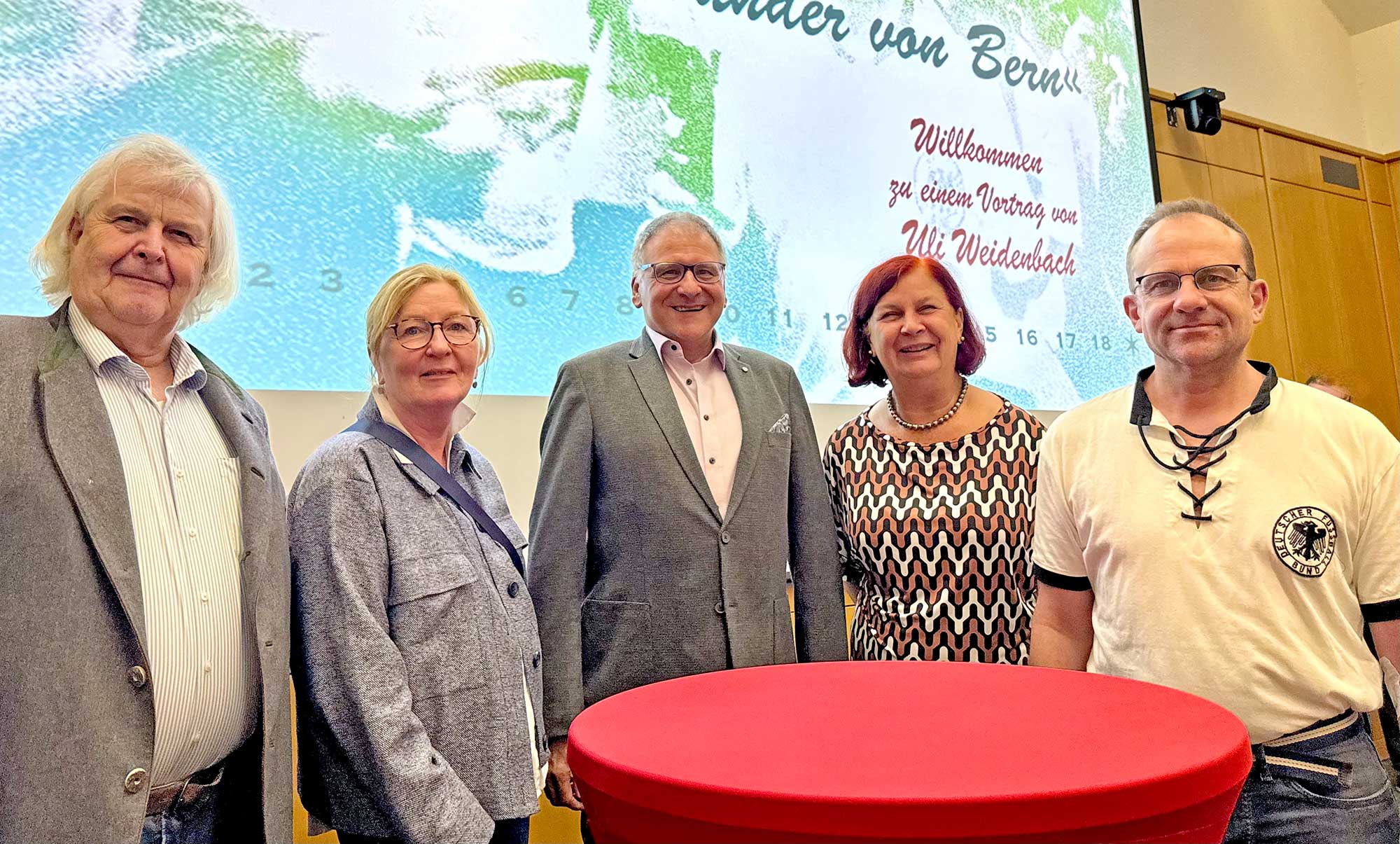 (v.l.) Stiftungsratsmitglied Kay Andresen, Hospizleiterin und SAPV-Geschäftsführerin Gabriele Ruggera, Stiftungsbotschafter Edgar Steinborn, Stiftungsvorstand Ulrike Dobrowolny, Referent Uli Weidenbach