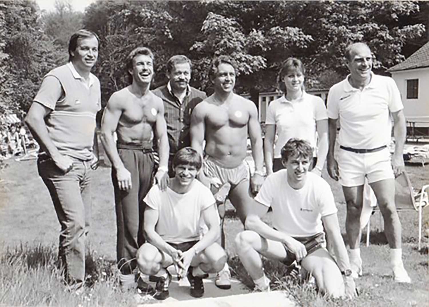 Teilnehmer am 1. Schauff Montain-Bike Off Road Cup im Thermalfreibad Bad Bodendorf im Juli 1983 Im Bild v.l.n.r.: Jürgen Faßbender (Tennisspieler), Rene Weller+ (Boxer) Deutscher Meister und Europameister, Engelbert Hoischen+ (Dipl. Master, Physikal.Therapie, Chiropraktiker, Heilpraktiker), Marcus Scherer (Ringer) olympischer Silbermedaillengewinner 1984 und Europameister 1989 Rolf Milser (Gewichtheber) Olympiasieger zweimaliger, Claudia Khode- Kilch (Tennisspielerin) Olympiasiegerin 1988, Hermann Weinbuch (Nordischer Skikombinierer) Weltcup-Sieger 1985), Rudi Altig+ (ProfiRadfahrer) Bahnweltmeister 1959, Strassenweltmeister 1966. Vom Fahrradhersteller Schauff aus Remagen wurde Engelbert Hoischen als Physiotherapeut für das Wohl der Teilnehmer verpflichtet. Foto: rlp. museum-digital Archiv HBV Bad Bodendorf