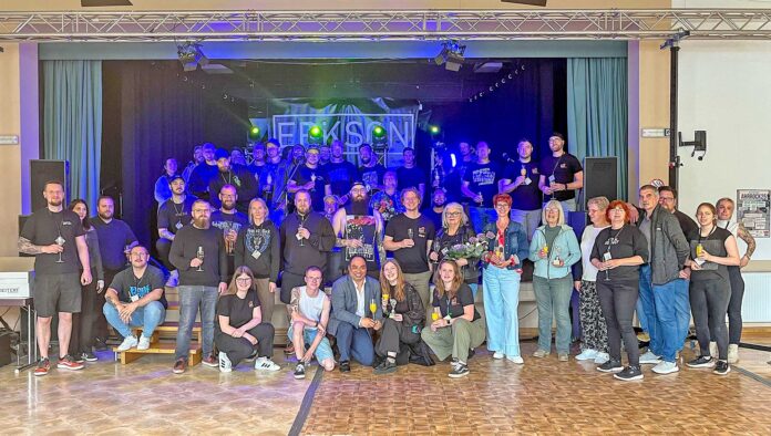 Das Organisationsteam des Indoor-Festivals Ahrrock blickt auf 25 Jahre zurück, in denen lokalen Bands, Künstlerinnen und Künstlern eine Bühne geboten und ein bedeutender Beitrag zur alternativen Musikszene im Landkreis Ahrweiler geleistet wurde. Foto: Miguel Jeandrée / pro Büro für Jugendarbeit