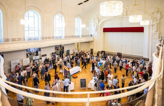 Rund 300 interessierte Gäste besuchten das Kurhaus um die Vielfalt an Frühburgundern zu verkosten