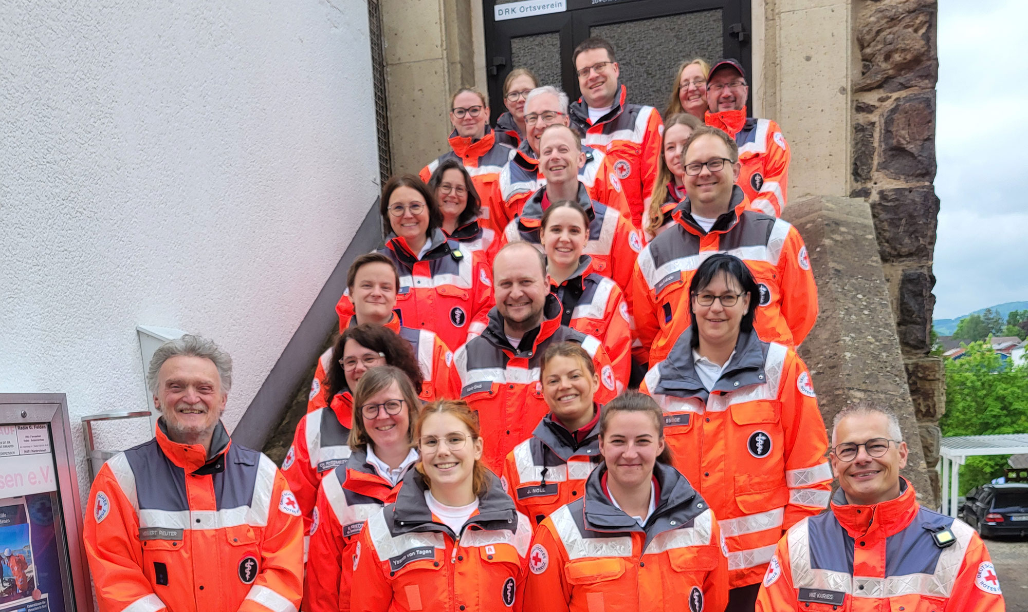 „Wer rastet, der rostet.“ - das dachten sich 21 Ehrenamtliche des DRK-Kreisverbands Ahrweiler e.V. und nahmen deshalb an einer Sanitätsfortbildung teil. Foto: Mike Robe / DRK-OV Niederzissen