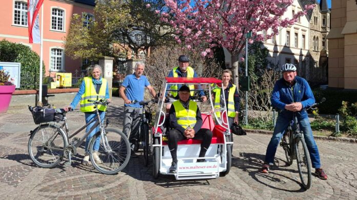 Mit der Rikscha die Gegend rund um Bad Neuenahr-Ahrweiler entdecken – der Malteser Hilfsdienst macht´s möglich.