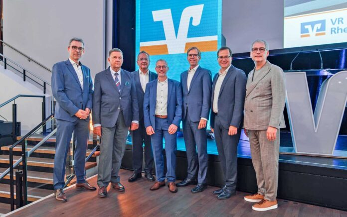 Oliver Rake (stv. Aufsichtsratsvorsitzender), Christoph A. Parbel (stv. Aufsichtsratsvorsitzender), Karl-Heinz Krämer (Aufsichtsratsvorsitzender), Matthias Herfurth (Vorstandsmitglied VR Bank RheinAhrEifel eG.), Michael C. Kuch (Vorstandsmitglied VR Bank RheinAhrEifel eG.), Markus Müller (stv. Vorstandsvorsitzender VR Bank RheinAhrEifel eG.) und Sascha Monschauer (Vorstandsvorsitzender VR Bank RheinAhrEifel eG.)
